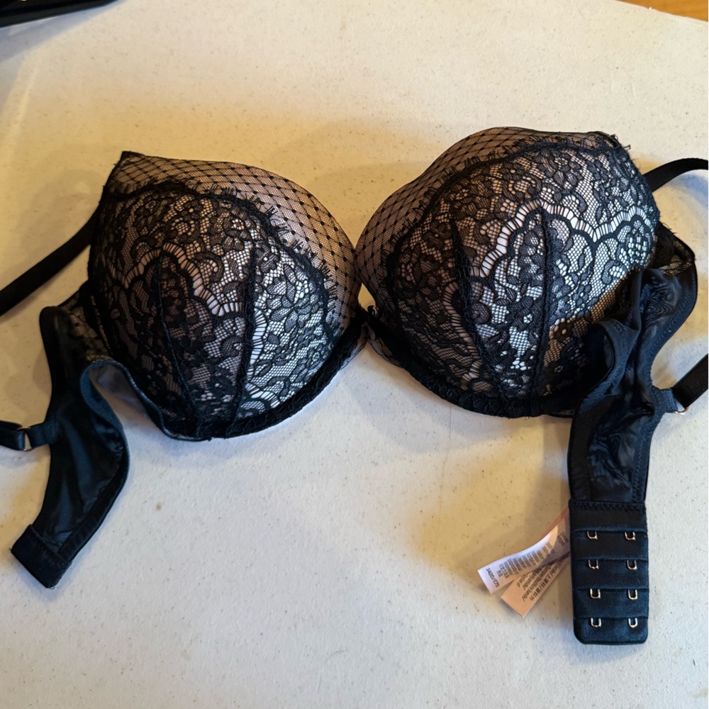 Victoria’s Secret Dream Angels Lace Push-Up Bra Black 34DD